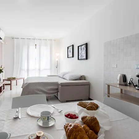아파트 Edoard Relax For Families With Pool 시르미오네